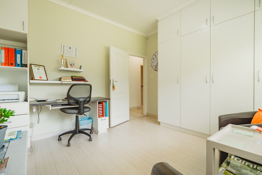 5 Bedroom Property for Sale in Heather Park Western Cape